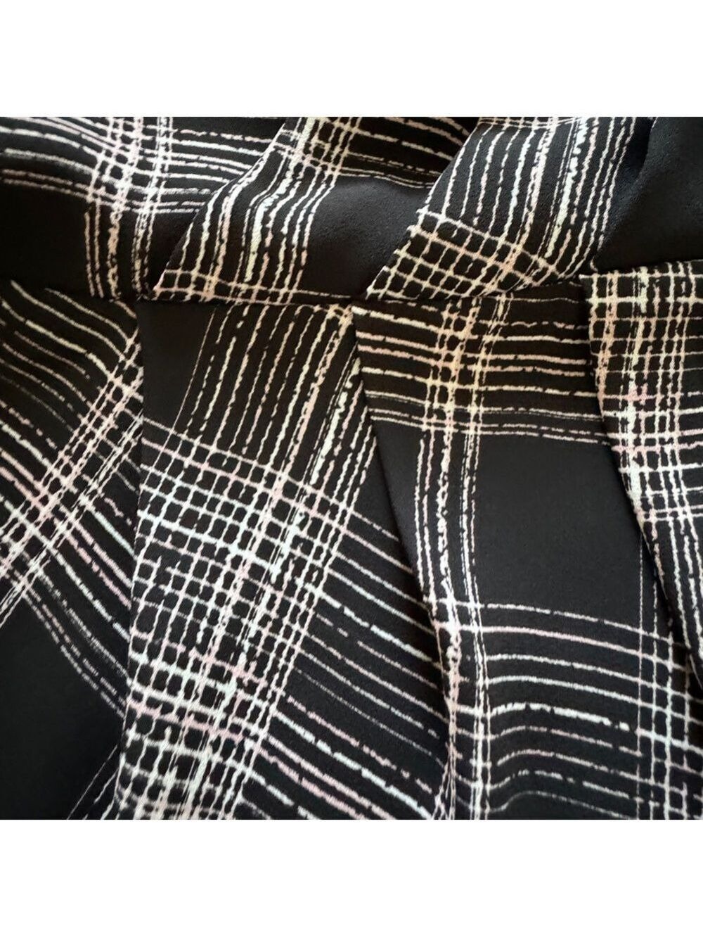White House Black Market V-Neck Camisole Blouse, Black Plaid, Size 6 - Picture 7 of 11